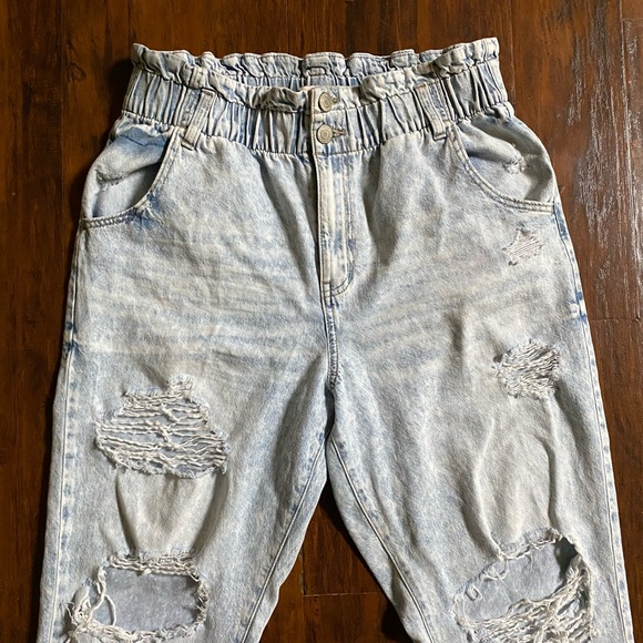 SO Acid Wash High Rise Mom Jean Size 15/32w - Picture 2 of 11